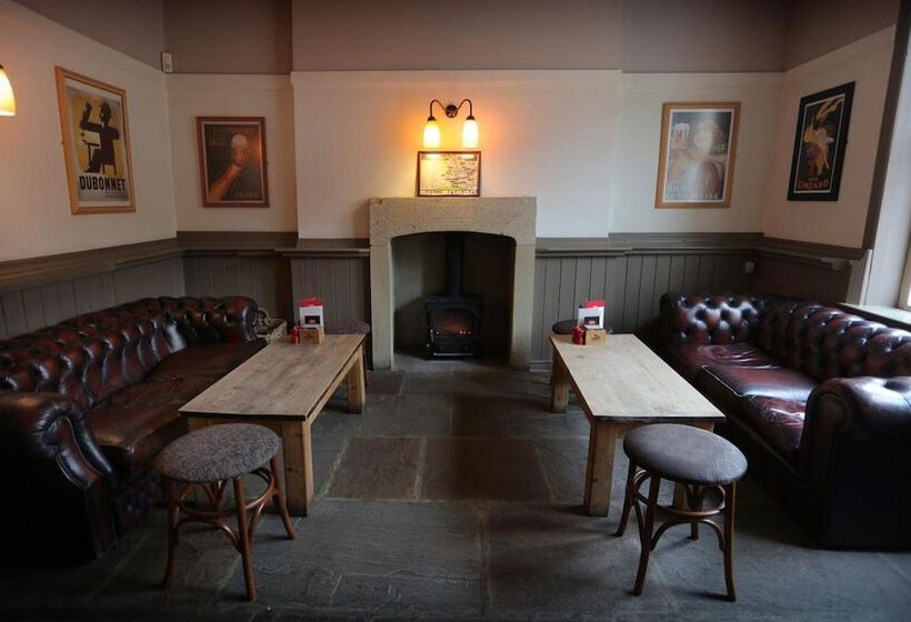 هاستل The Horse & Farrier