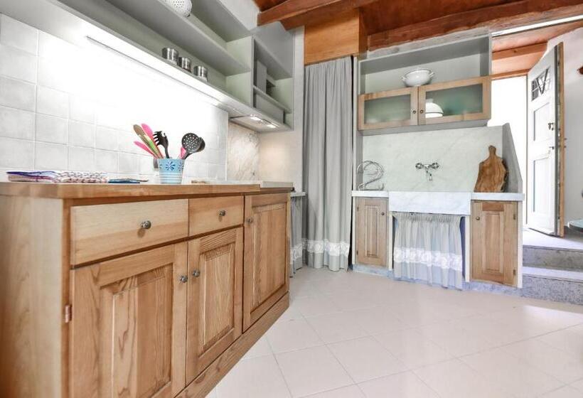 فندق Agriturismo Castello Delle Fornaci   Private Jacuzzi