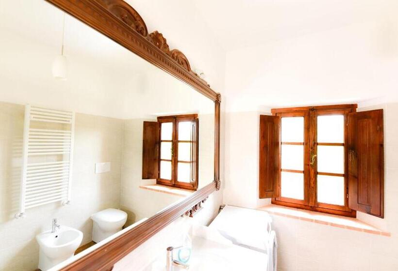 فندق Agriturismo Castello Delle Fornaci   Private Jacuzzi