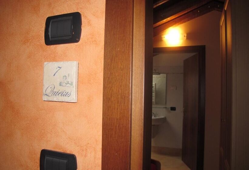 هتل La Casa Vecchia