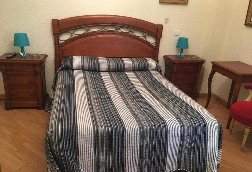 بنسيون Hostal Pradillo