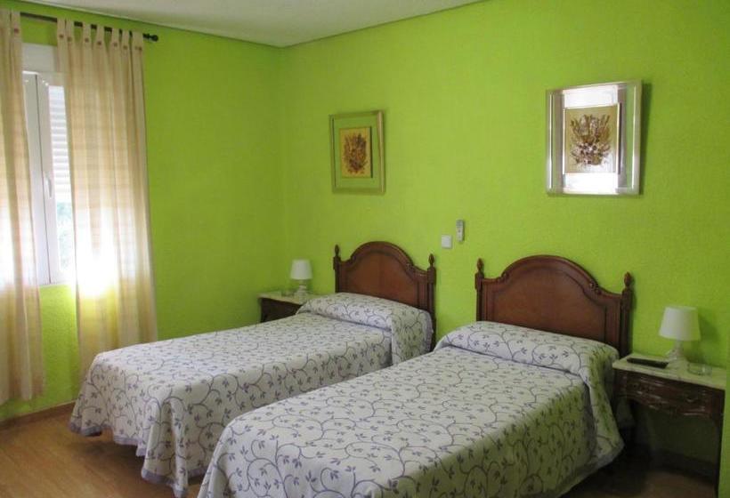 بنسيون Hostal Pradillo