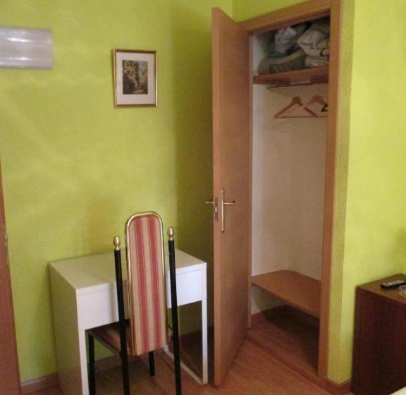 بنسيون Hostal Pradillo