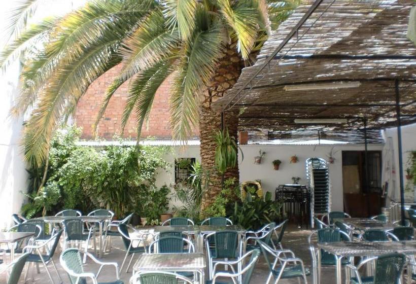 بنسيون Hostal Las Tres Jotas