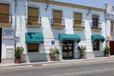 پانسیون Hostal Las Tres Jotas