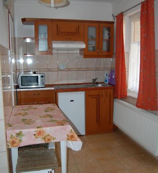 بنسيون Zách Klára Utcai Apartman