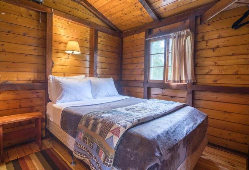 旅馆 Timbers Resort
