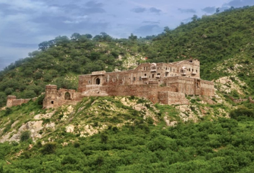 فندق Fort Dadhikar, Alwar