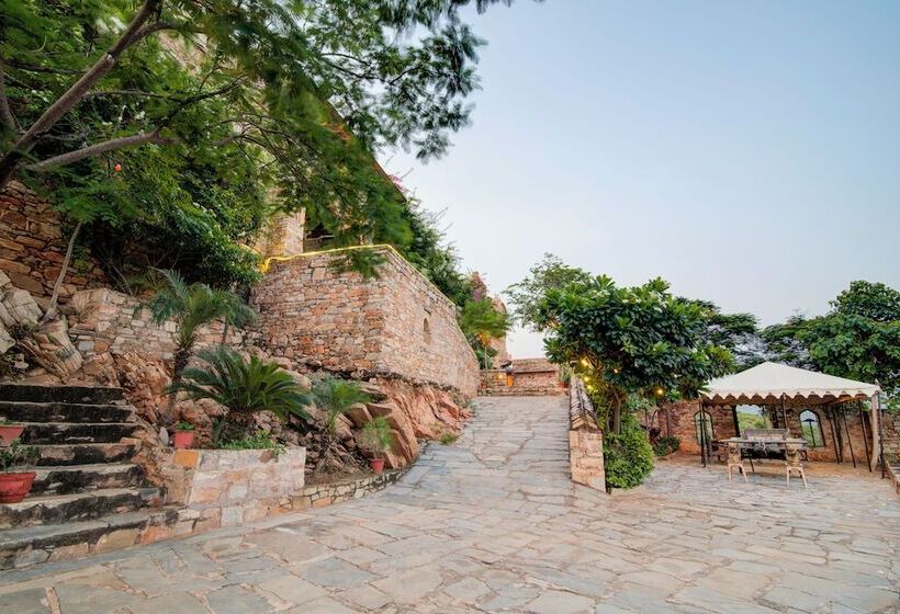 فندق Fort Dadhikar, Alwar