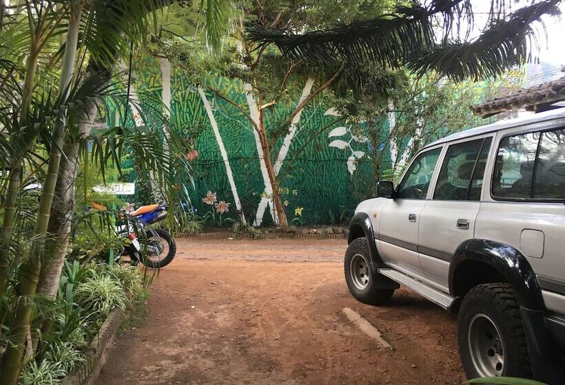 پانسیون La Petite Auberge   Hostel