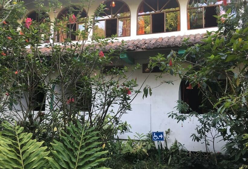 پانسیون La Petite Auberge   Hostel