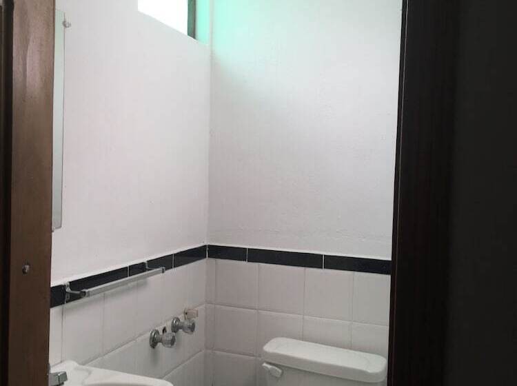 پانسیون La Petite Auberge   Hostel