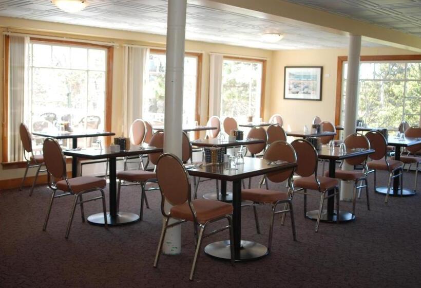 هاستل Shining Waters Country Inn