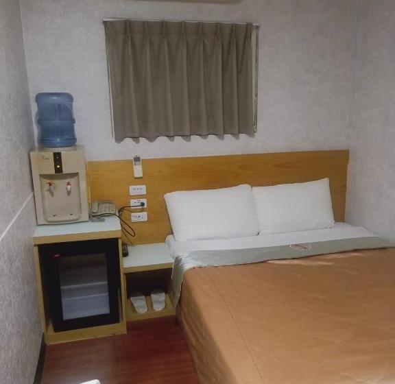 هاستل Yung Feng