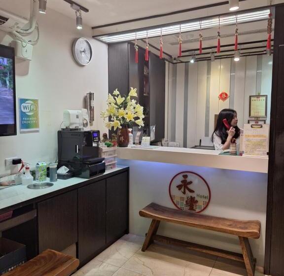 هاستل Yung Feng