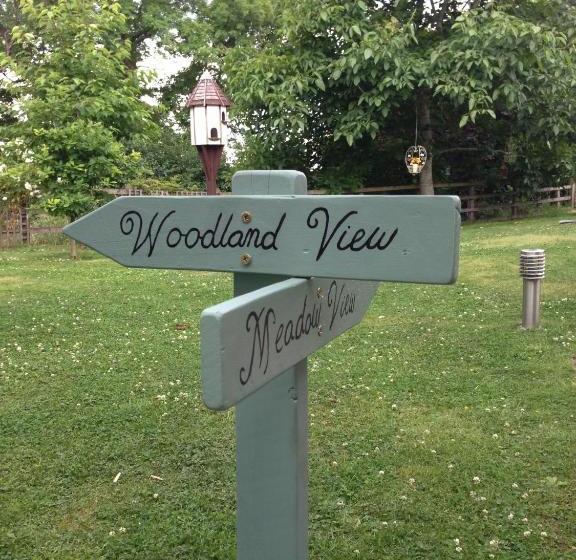 בית מלון כפרי Posh Huts Farmstay