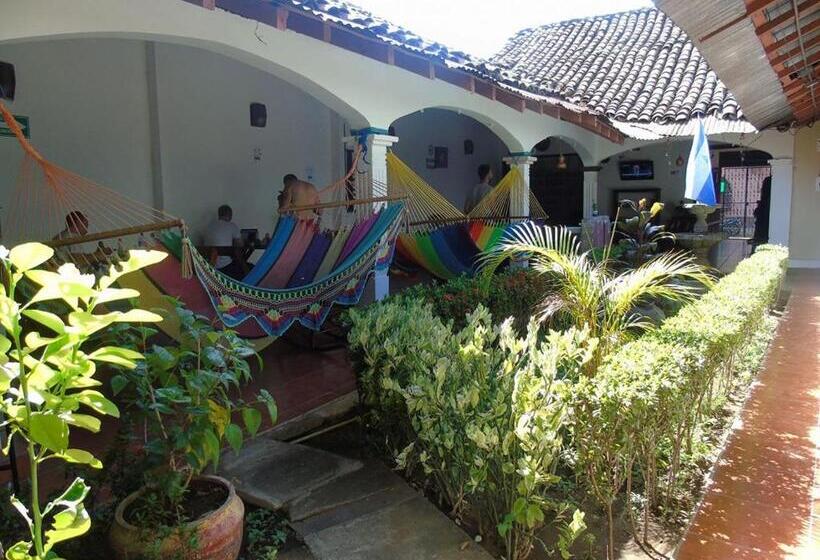 پانسیون Hostal El Jardin
