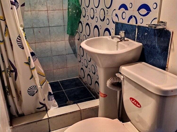 پانسیون Hostal Latitud Ecuem