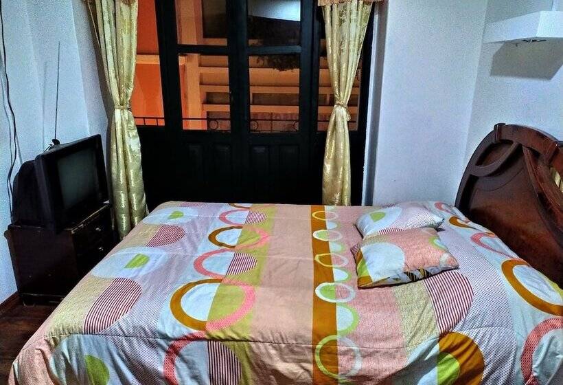 پانسیون Hostal Latitud Ecuem