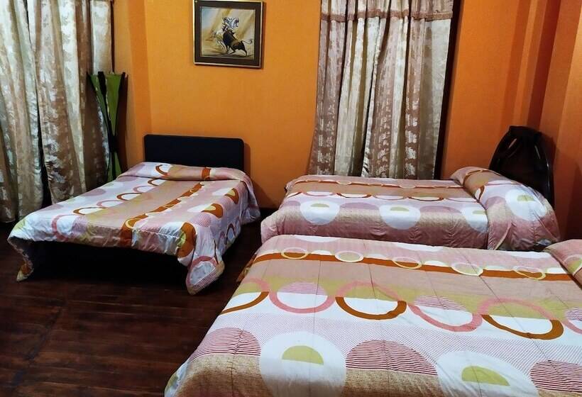 پانسیون Hostal Latitud Ecuem