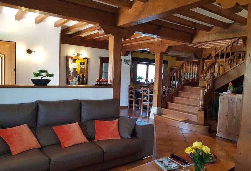 פנסיון Posada La Fabula