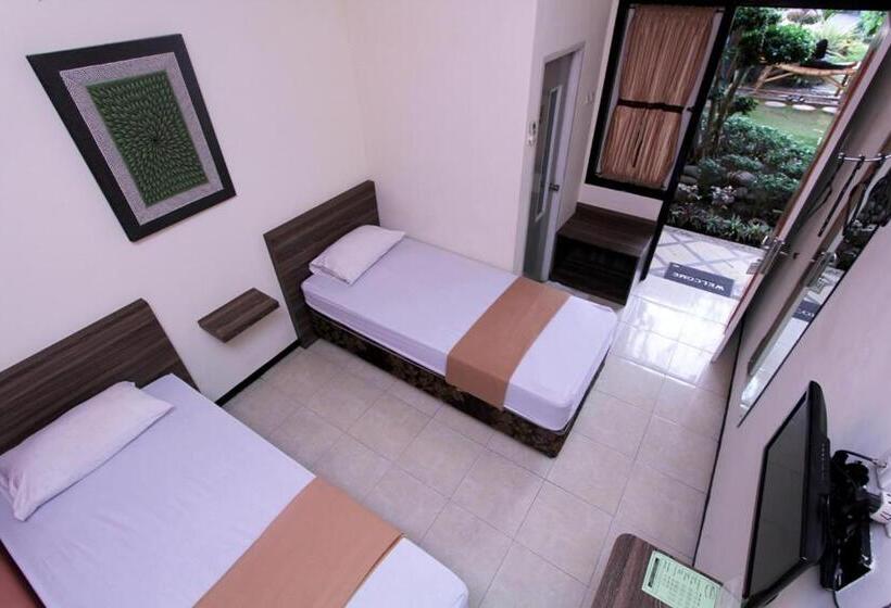 بنسيون Guest House Rumah Wahidin Syariah