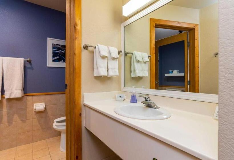 Quarterdeck Resort