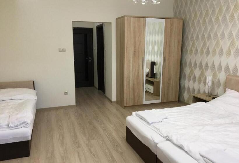住宿加早餐  Kristály Apartmanok