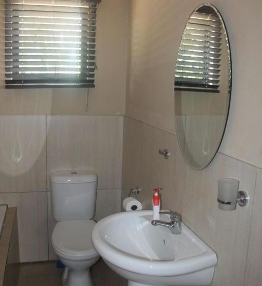 פנסיון Mbopha Guest House