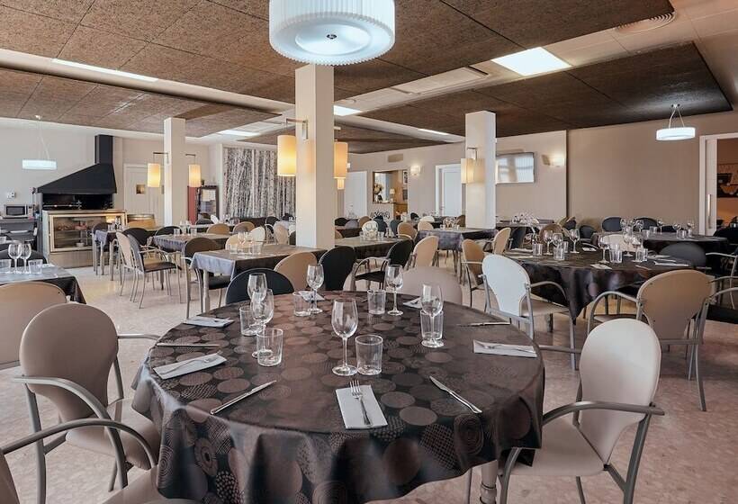 فندق Hostal Nobadis