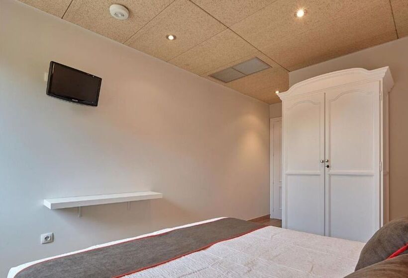 فندق Hostal Nobadis
