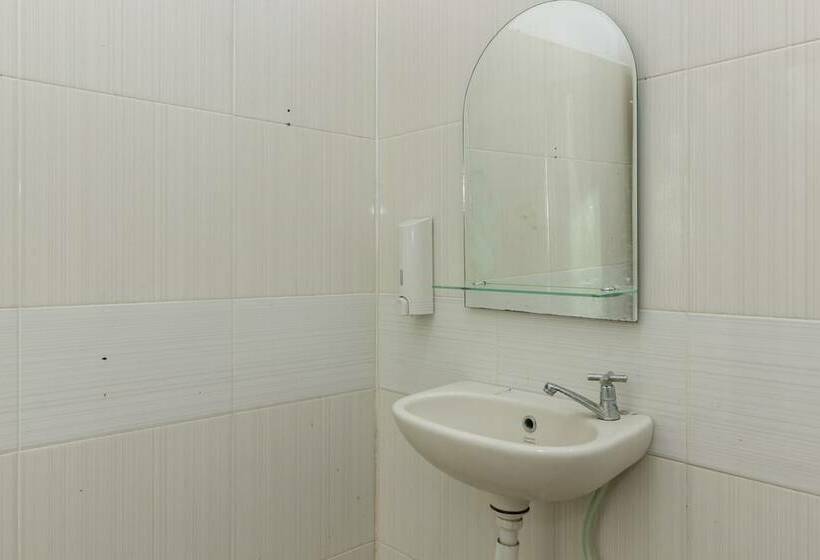 هتل Reddoorz Near Pantai Panjang Bengkulu