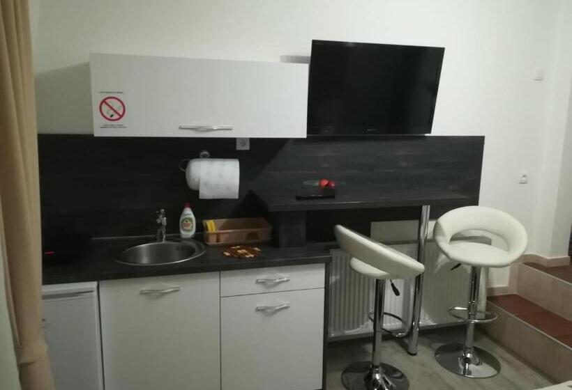 Prenoćište Day Holiday