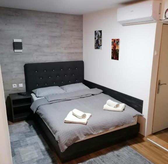 Prenoćište Day Holiday