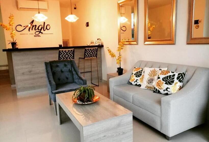هتل Anglo