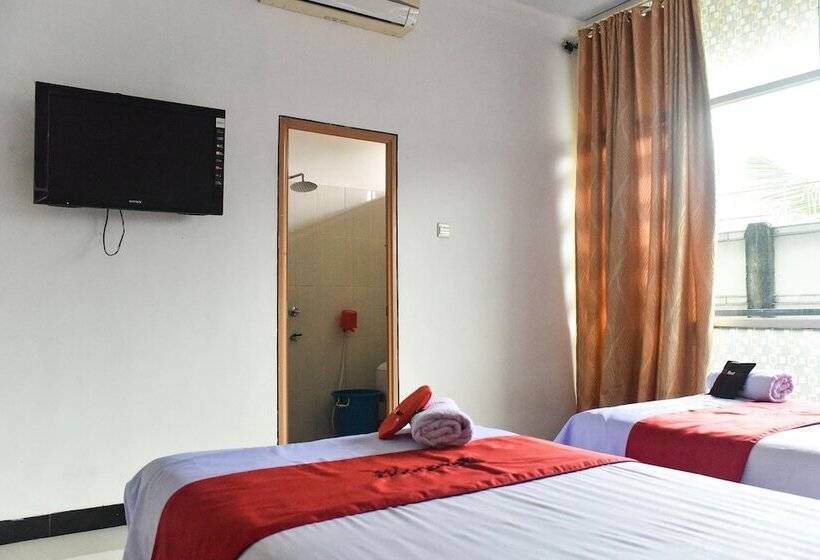 هتل Reddoorz Near Sultan Hasanuddin Airport 2