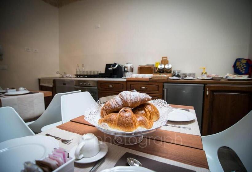 住宿加早餐  La Dimora Del Falconiere   Luxury Suites