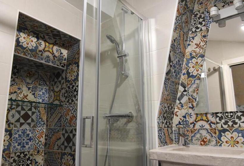 פנסיון Casa Mida   Guest House