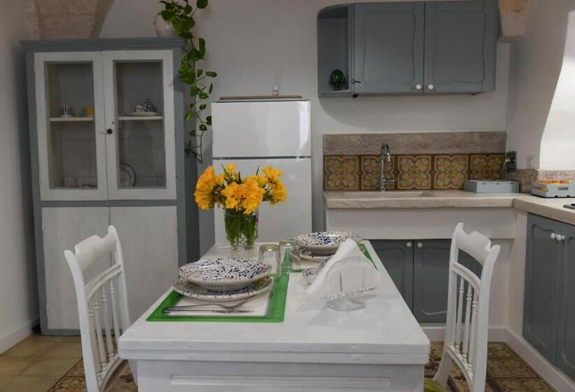 פנסיון Casa Mida   Guest House