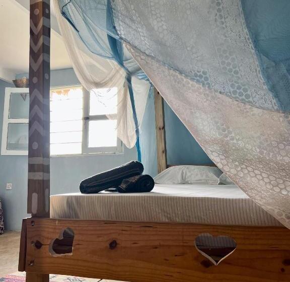 تختخواب و صبحانه Mawingu Lodge