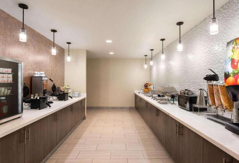 هتل La Quinta By Wyndham Clovis Ca