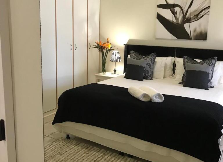 צימר Bishops Guesthouse