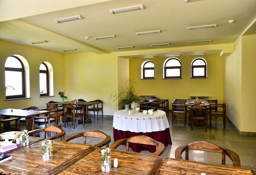 هتل Vanatun Monastery Stay