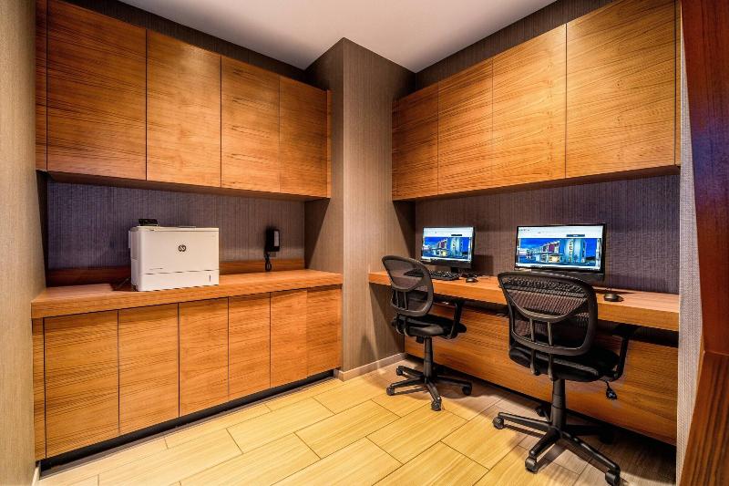 בית מלון כפרי Springhill Suites By Marriott Oakland Airport