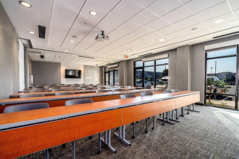 בית מלון כפרי Springhill Suites By Marriott Oakland Airport