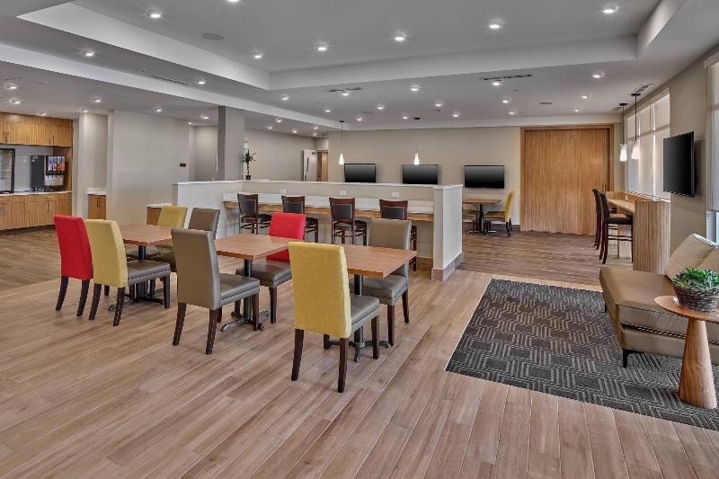 Отель Towneplace Suites By Marriott Edmonton Sherwood Park