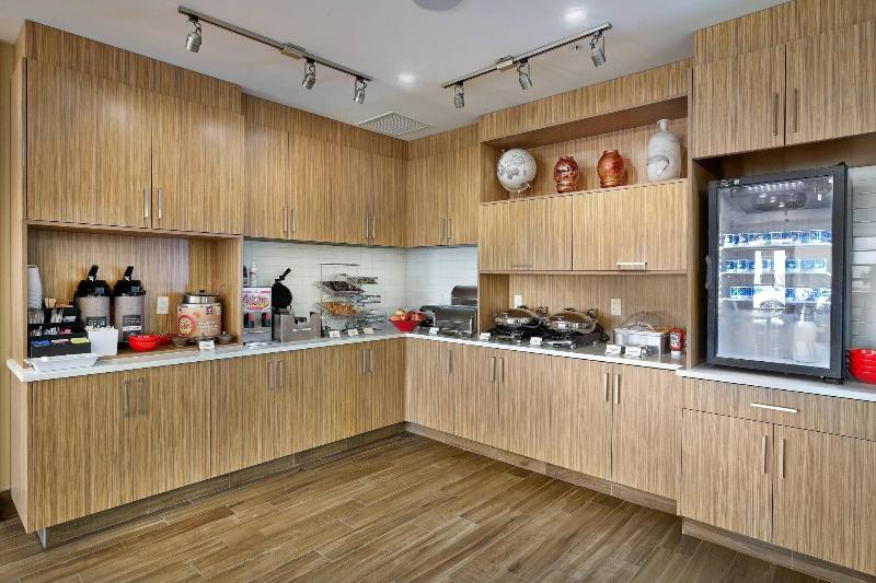 Отель Towneplace Suites By Marriott Edmonton Sherwood Park