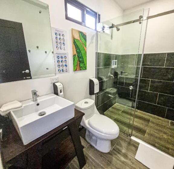 Общежитие Burbi Lake Lodge Monteverde