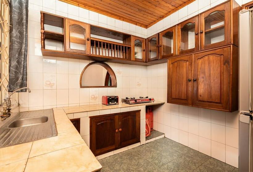 Footprints Hostel