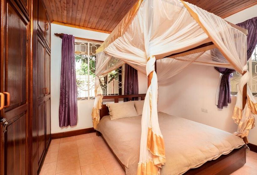 Footprints Hostel